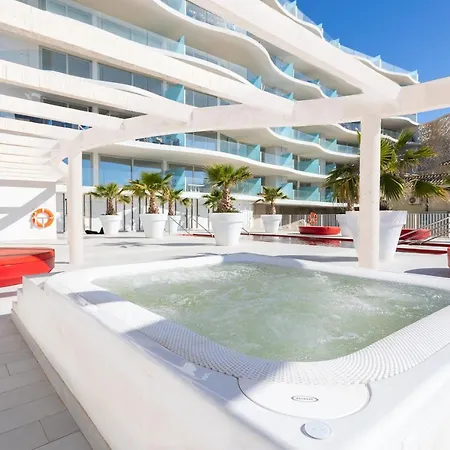 Apartment Ensuite Sea & Pool Views With Private Parking *
