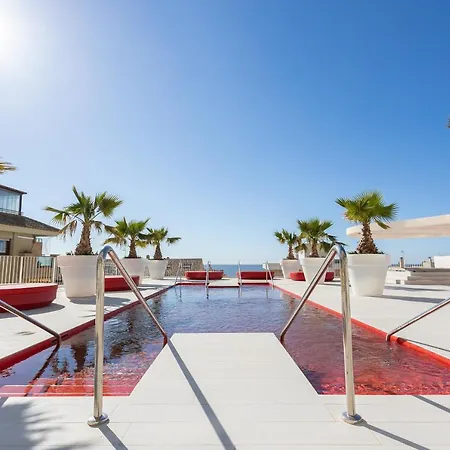 Ensuite Sea & Pool Views With Private Parking *